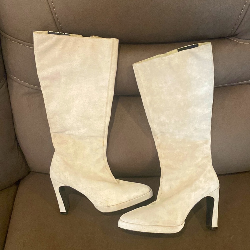 Newport News Easy Style cream leather boots, size 9W.